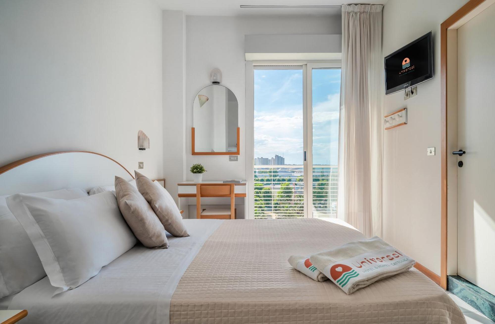 Hotel Universal กัตตอลิกา ภายนอก รูปภาพ